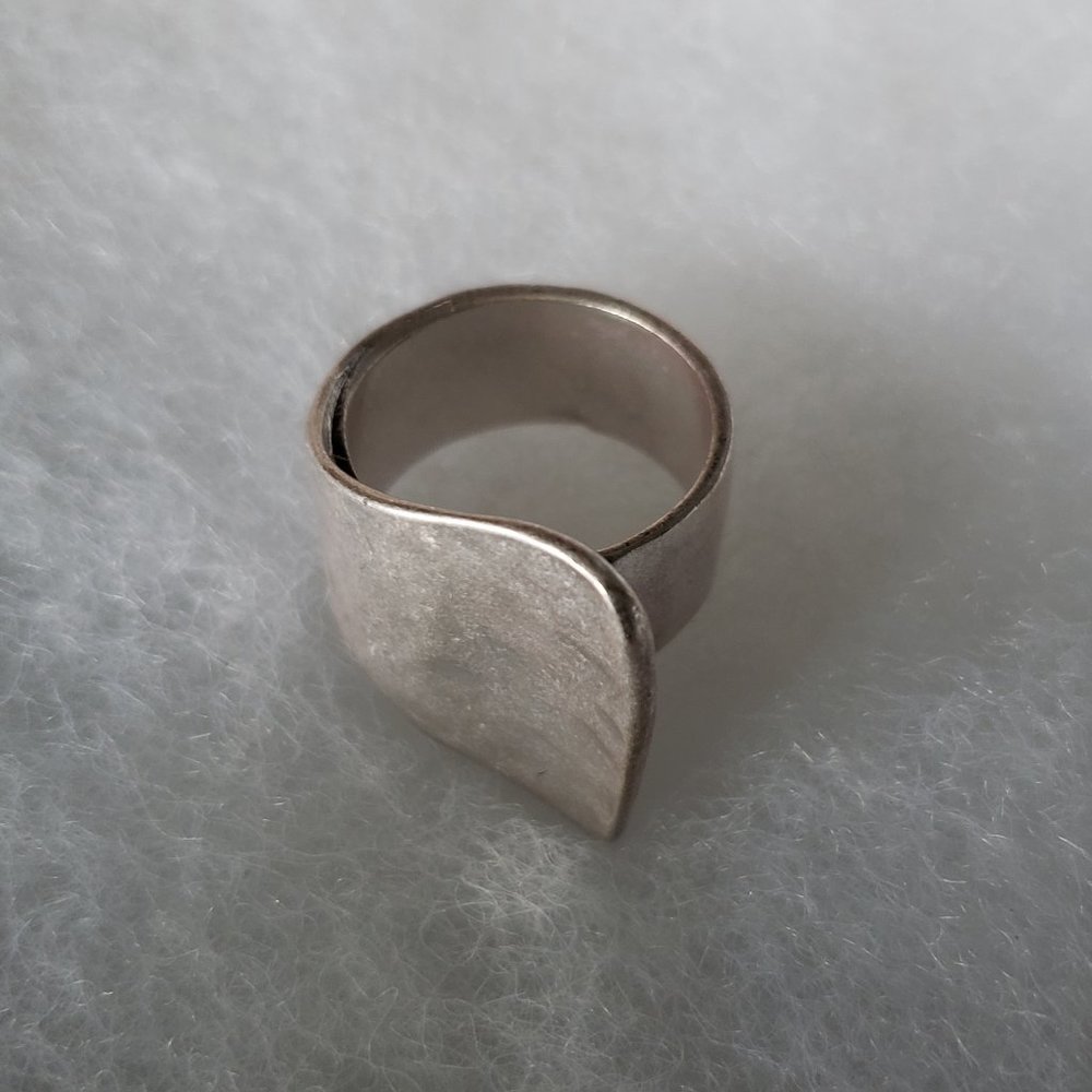 2/35$ NWT Bella Uno Silver Wrap Ring sz 8